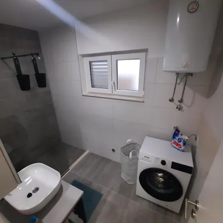 아파트 Seaview Tanja 오미스